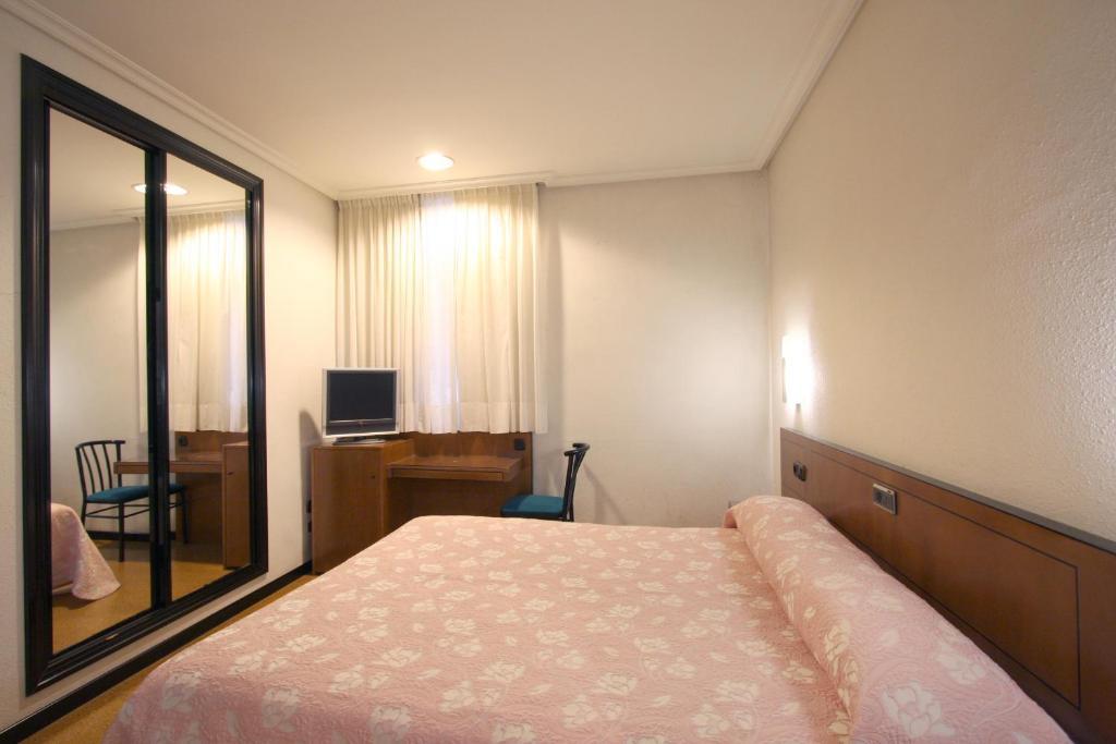 Santacruz Hotell Oviedo Rom bilde