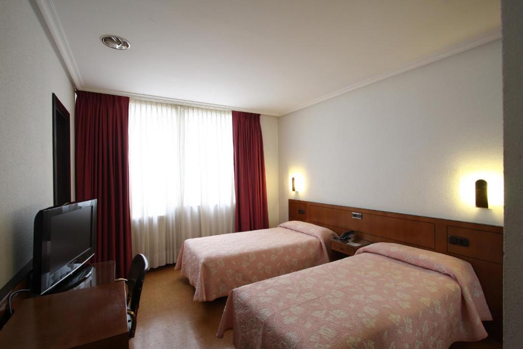 Santacruz Hotell Oviedo Eksteriør bilde